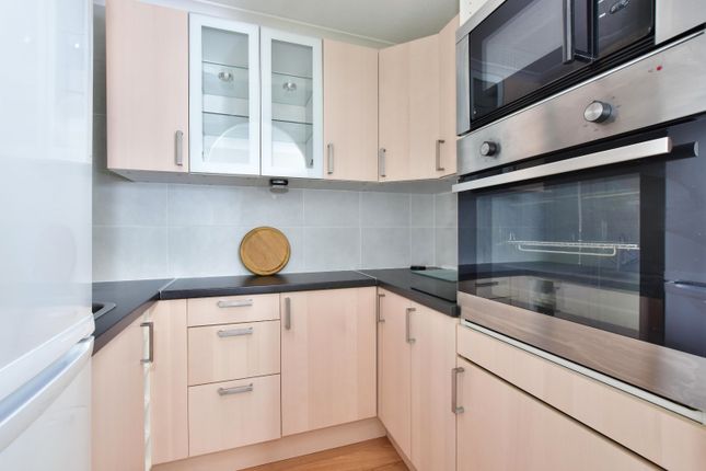Flat for sale in Cassio Road, Watford, Hertfordshire