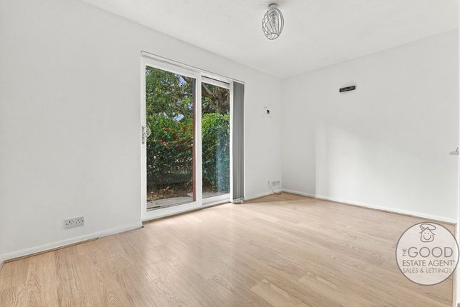 54, Maple Gate, Loughton photo 2