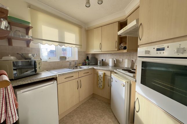 26 Robinson Court, Beach Road, Lee-On-The-Solent photo 4
