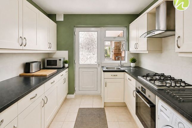 25 Nursery Road, Stanford-Le-Hope photo 3