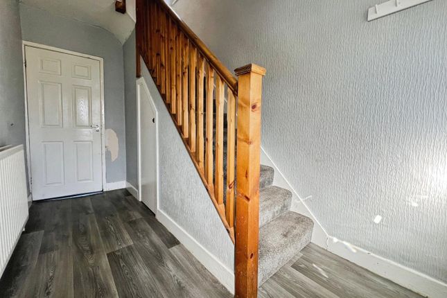 29, Grove House Road, Bradford photo 2