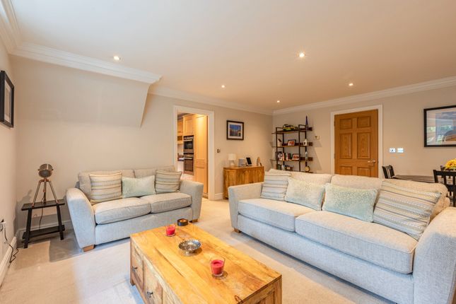 Flat 6, Woodhayes, West Byfleet photo 2