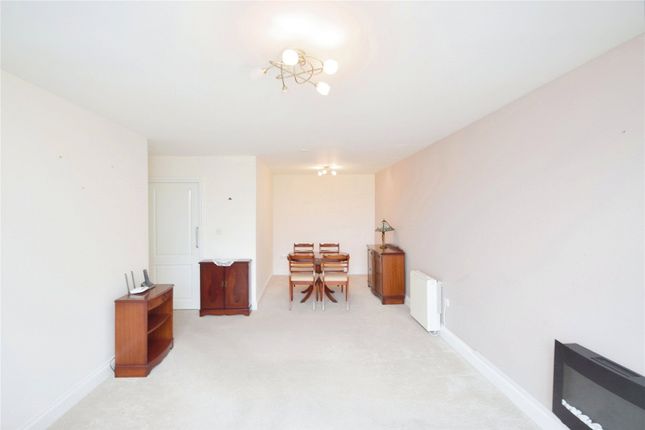 Flat for sale in Willow Court, Clyne Common, Swansea