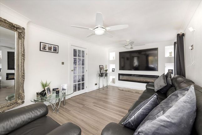 11 Burnbank Grove, Loanhead photo 2