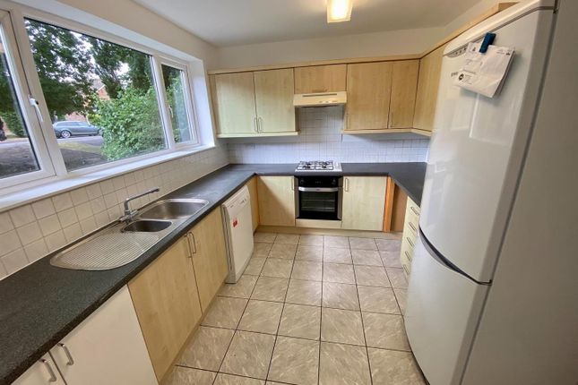 17, Foxfield Close, Northwood photo 2