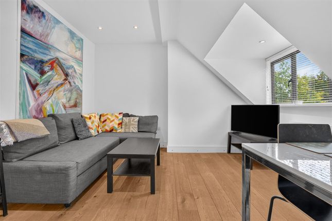 Flat 3, 17, Ellesmere Road, London photo 2