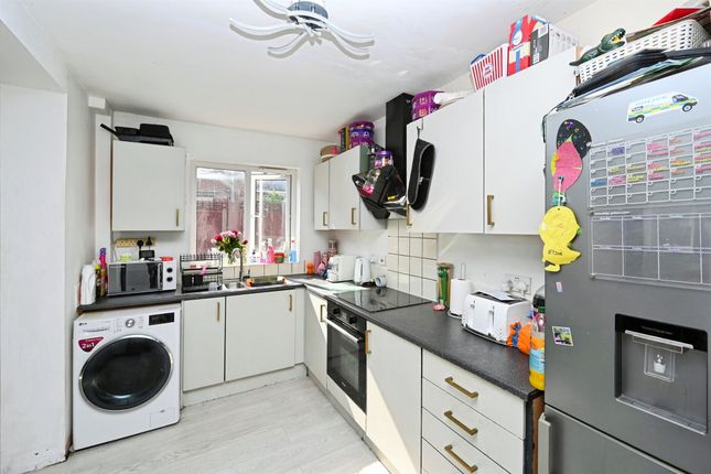 3, Woodside Place, Chesterfield photo 4
