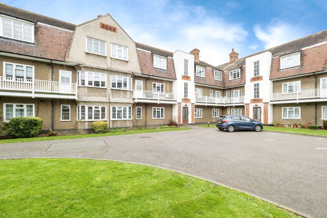 Flat for sale in Upminster Road, Hornchurch