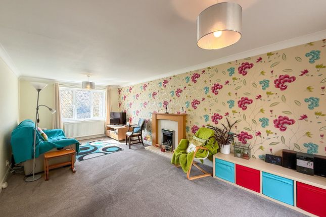 12, Summerfield Grove, Huddersfield photo 4