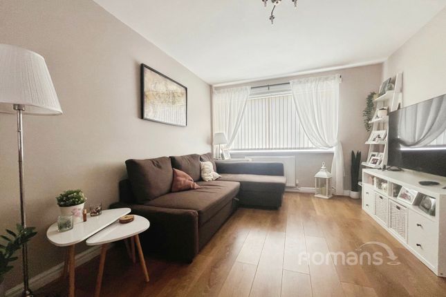 124, Sandy Hill Road, Surrey photo 3