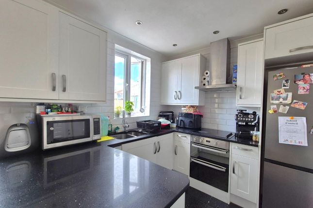 581, Greenford Road, Greenford photo 2