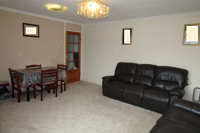 19, Sandown Close photo 4
