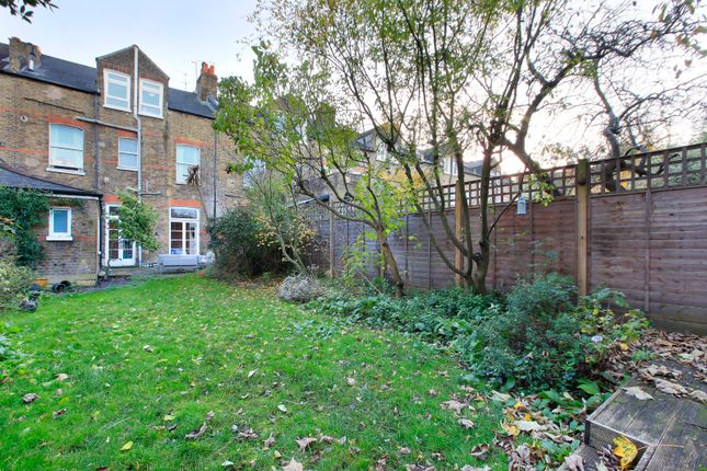Flat for sale in Marius Road, Wandsworth, London