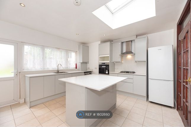 Norbury Crescent, Norbury, London photo 3