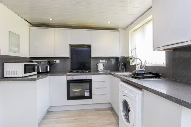 42, Barnstone Vale, Wakefield photo 2