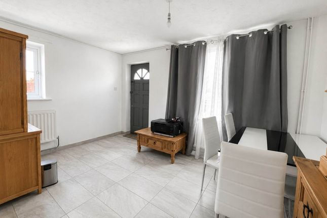 143a, Hockwell Ring, Luton photo 2