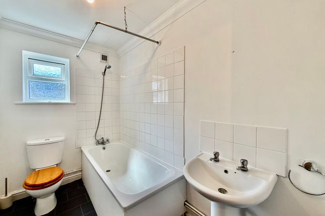4 - 6, SOUTHSEA photo 5
