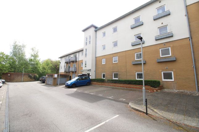 Thumbnail Flat to rent in Three Bridges, Crawley, West Sussex