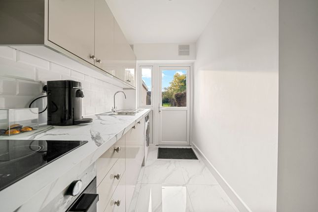 18 Barnard Gardens, Hayes photo 2
