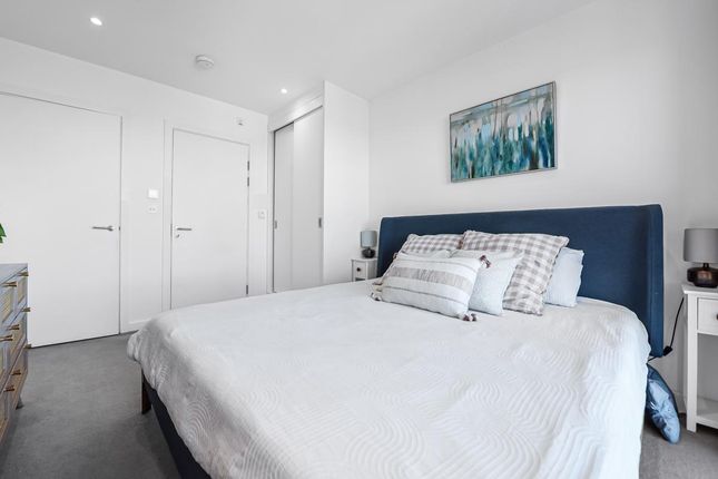 11, Mapleton Crescent, London photo 4