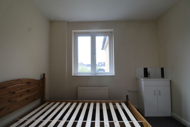 Thumbnail Room to rent in Osborne Avenue, Stanwell, Staines-Upon-Thames, Surrey