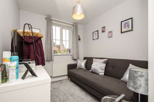 Flat for sale in Silverdale Drive, Chase Terrace, Burntwood