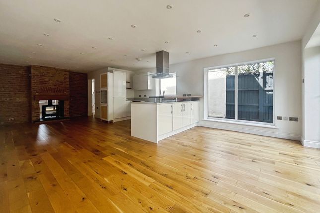 11, Britwell Road, Slough photo 3