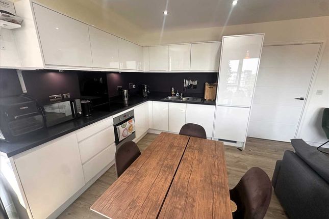 Flat 23,, Appleton House, Feltham photo 5