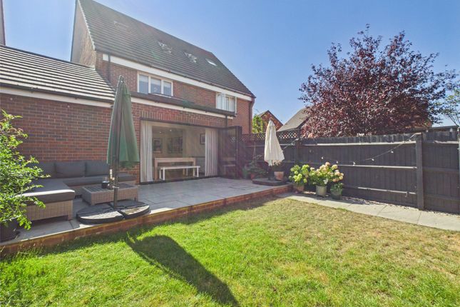 16, Red Kite Road, Oxfordshire photo 3
