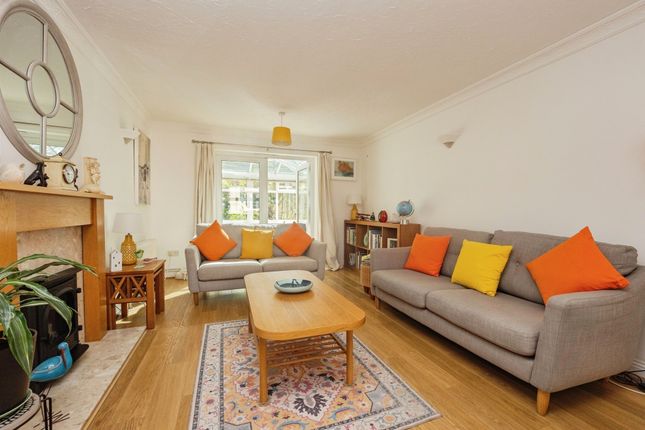 11, Garland Crescent, Dorchester photo 2