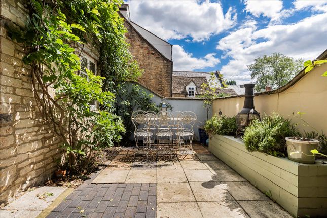 End terrace house for sale in Witney, Oxfordshire