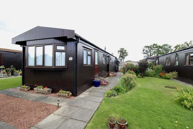 2-bed caravan on The Elms Retirement Park, Torksey, £95,000