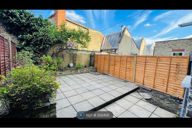 Flat, Elmhurst Mansions Edgeley Road, London photo 3
