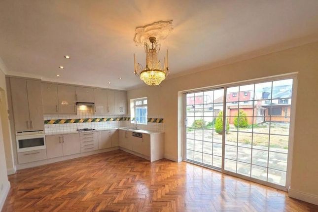 101 Shelley Crescent, Hounslow photo 4