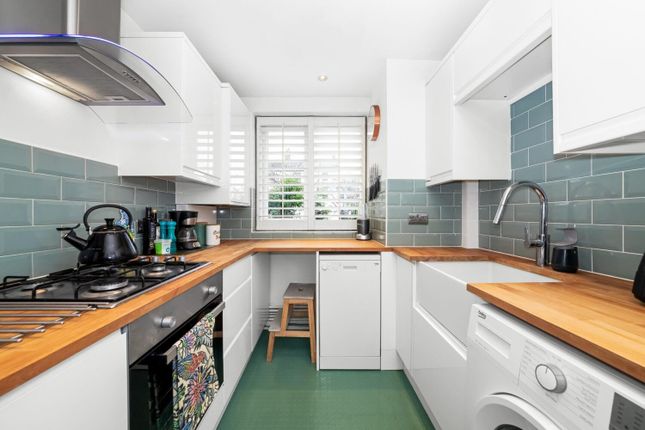 Thumbnail Flat for sale in Westwood Hill, Sydenham, London