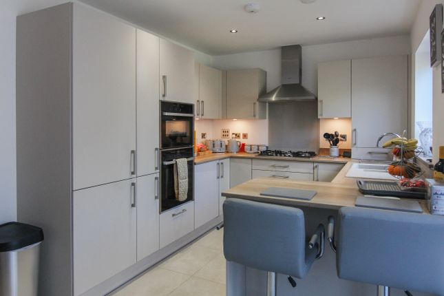 17, Heathpoult Road, Verwood photo 3