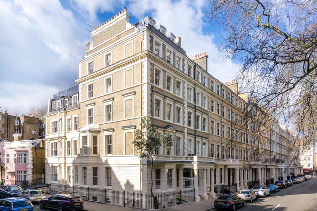 Flat for sale in Ashburn Gardens, London