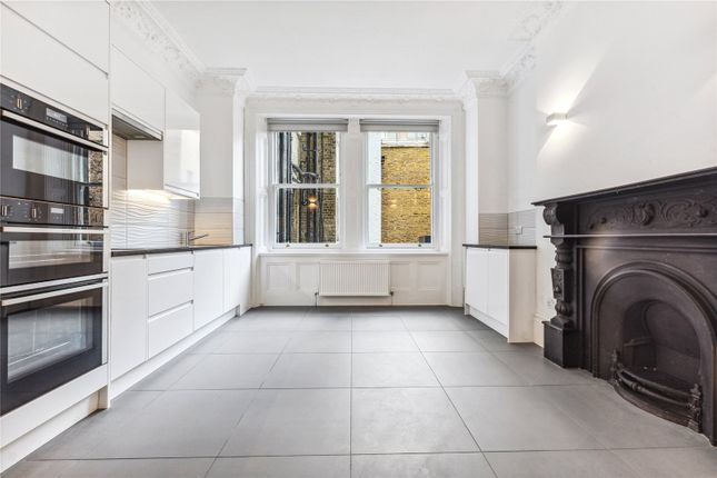 Flat for sale in Bentinck Street, London