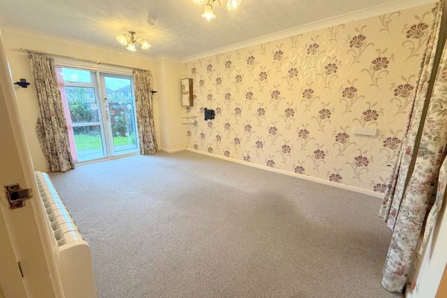 Flat, 9, Amberley Court, Lancing photo 2