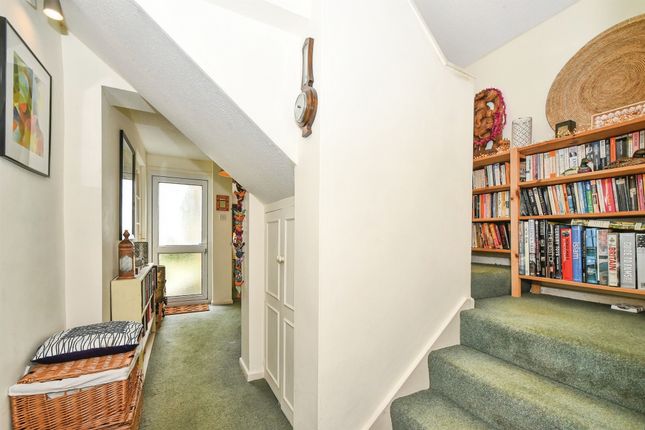 Trethowen Lodge, School Lane, Andover photo 2