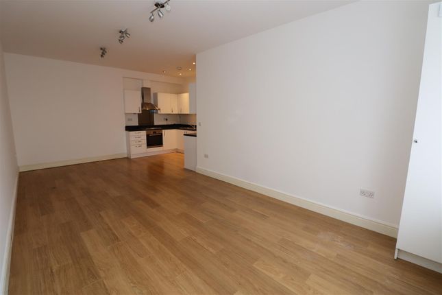Flat 2, 164, Golders Green Road, London photo 3