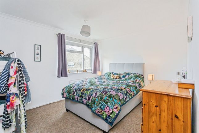 5, Burners Close, Burgess Hill photo 2