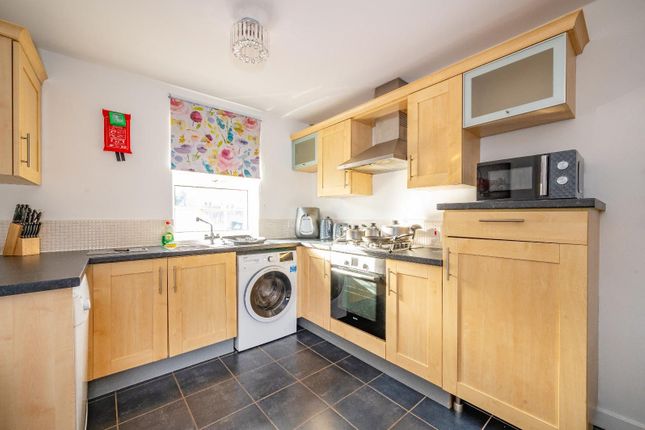 27 Raynville Gardens, Leeds photo 2