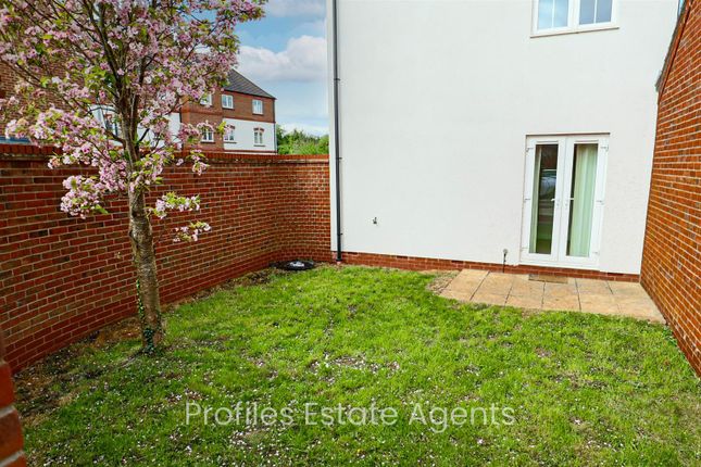 Detached house for sale in Greyhound Croft, Hinckley