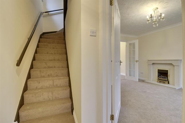 14, Douglas Gardens, Havant photo 2