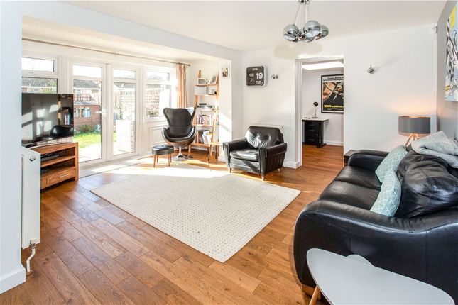 3 Bed Link Detached House For Sale In Glevum Close St