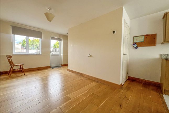 7, Spencer Close, Wiltshire photo 4
