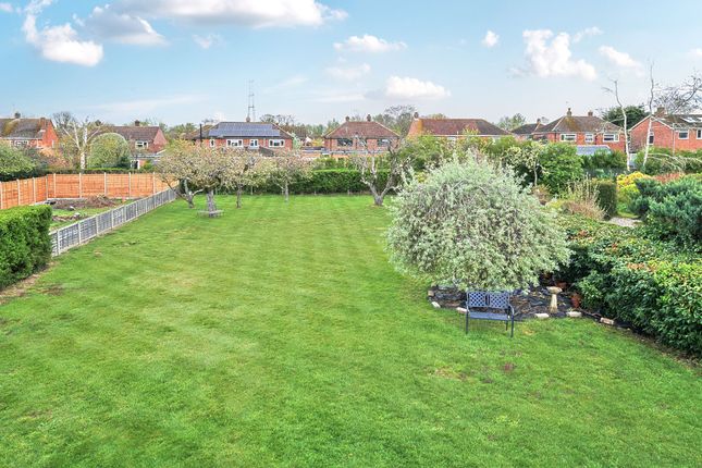 Locarno, Bramley Road, Hook photo 4
