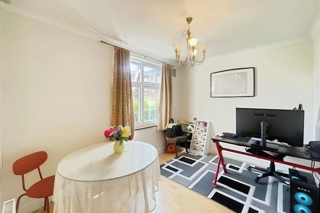 4 Ely Gardens, Ely Gardens, Borehamwood photo 4