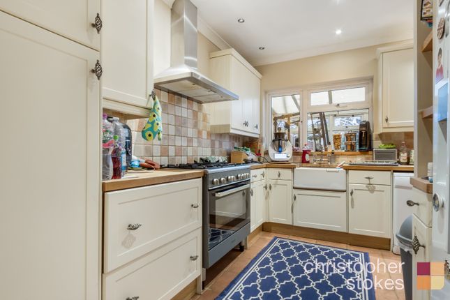10 Dewhurst Road, Cheshunt, Hertfordshire photo 3